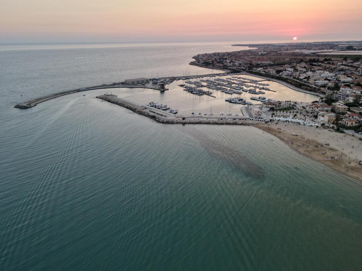 Casa Med Appartement Marina di Ragusa Buitenkant foto